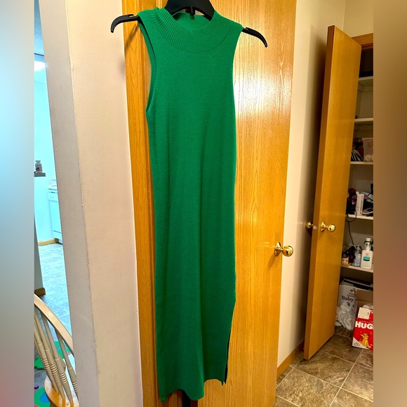 Ribbed Sleeveless Sweater Dress 💚 - Picture 2 of 5